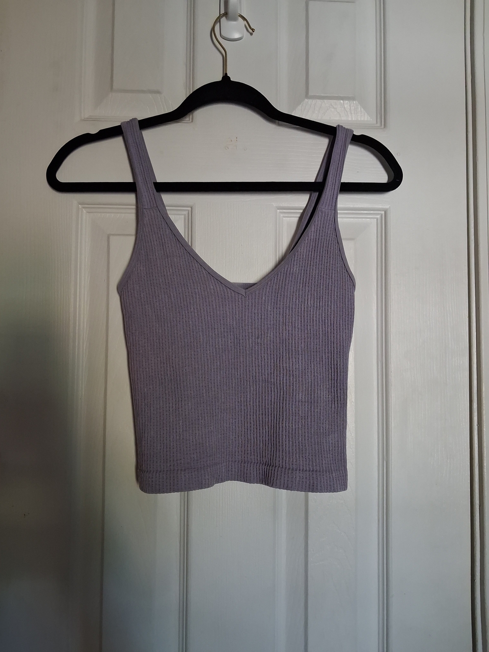 Sleeveless Ribbed V-Neck Crop Camisole in Light Lavender